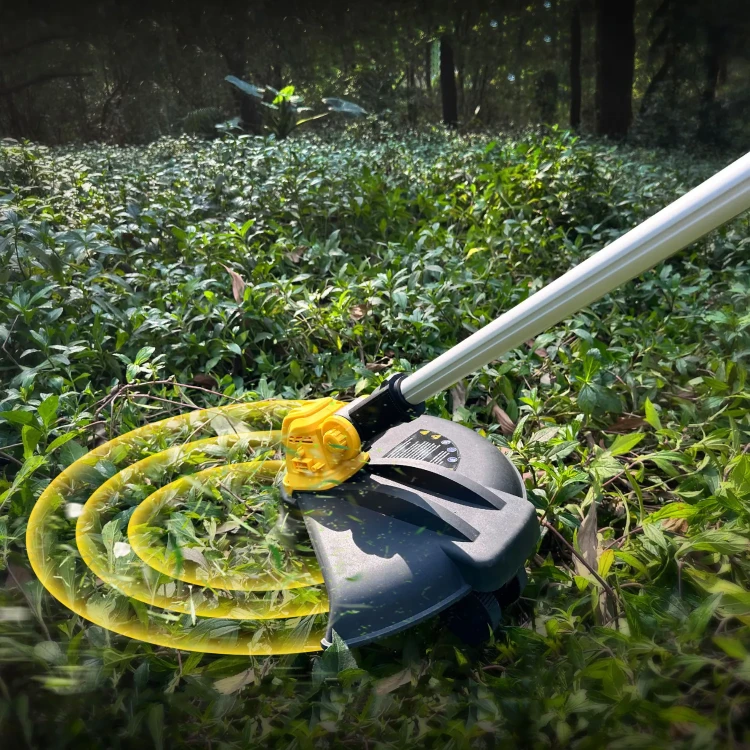 Podkaszarka akumulatorowa z silnikiem bezszczotkowym radzi sobie z gęstszą trawą zachowując wysoką wydajność