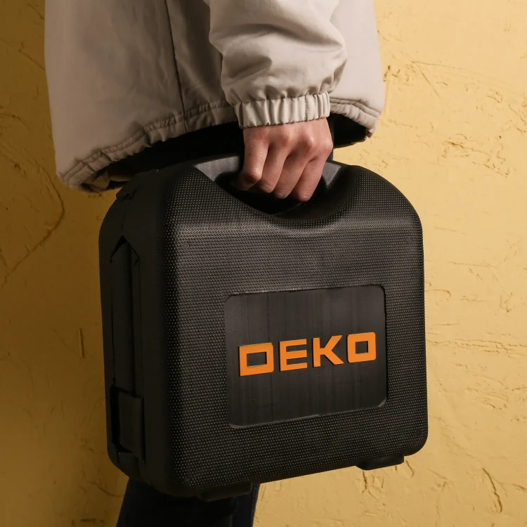 Walizka narzędziowa DKMT165 ułatwia transport, a wytłoczenia zapewniają utrzymanie narzędzi na swoim miejscu