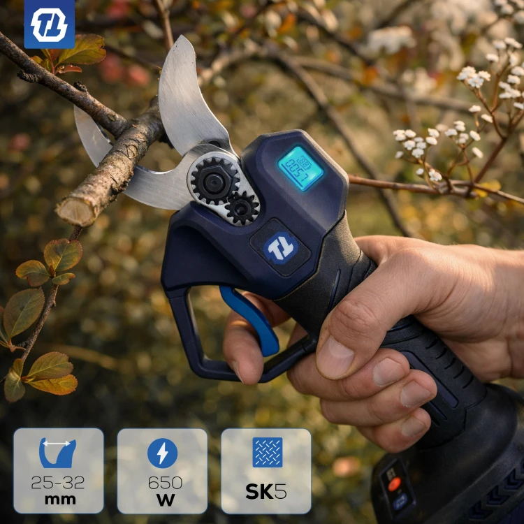 sekator akumulatorowy z przedłużką do drzew