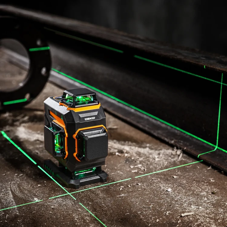 laser 360 stopni do kontroli fug i równych linii na kilku ścianach