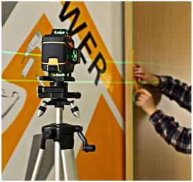 Zielony laser krzyżowy DEKO DKLL16PS1 do sufitów podwieszanych i GK