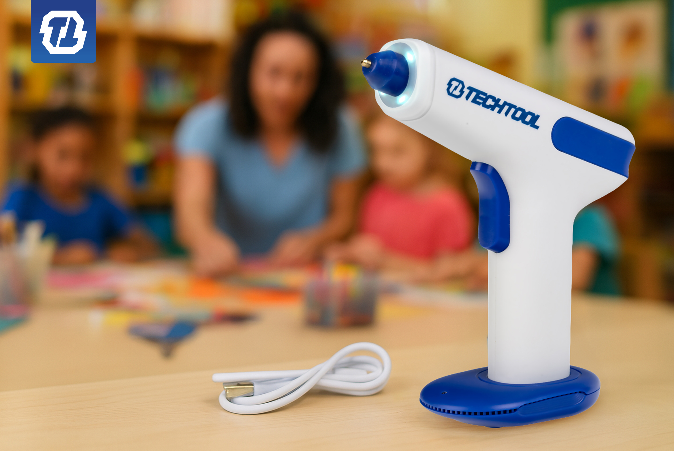 preznet dla nauczyciela na koneic roku- psitolet akumulatorowy do kleju TTGG02