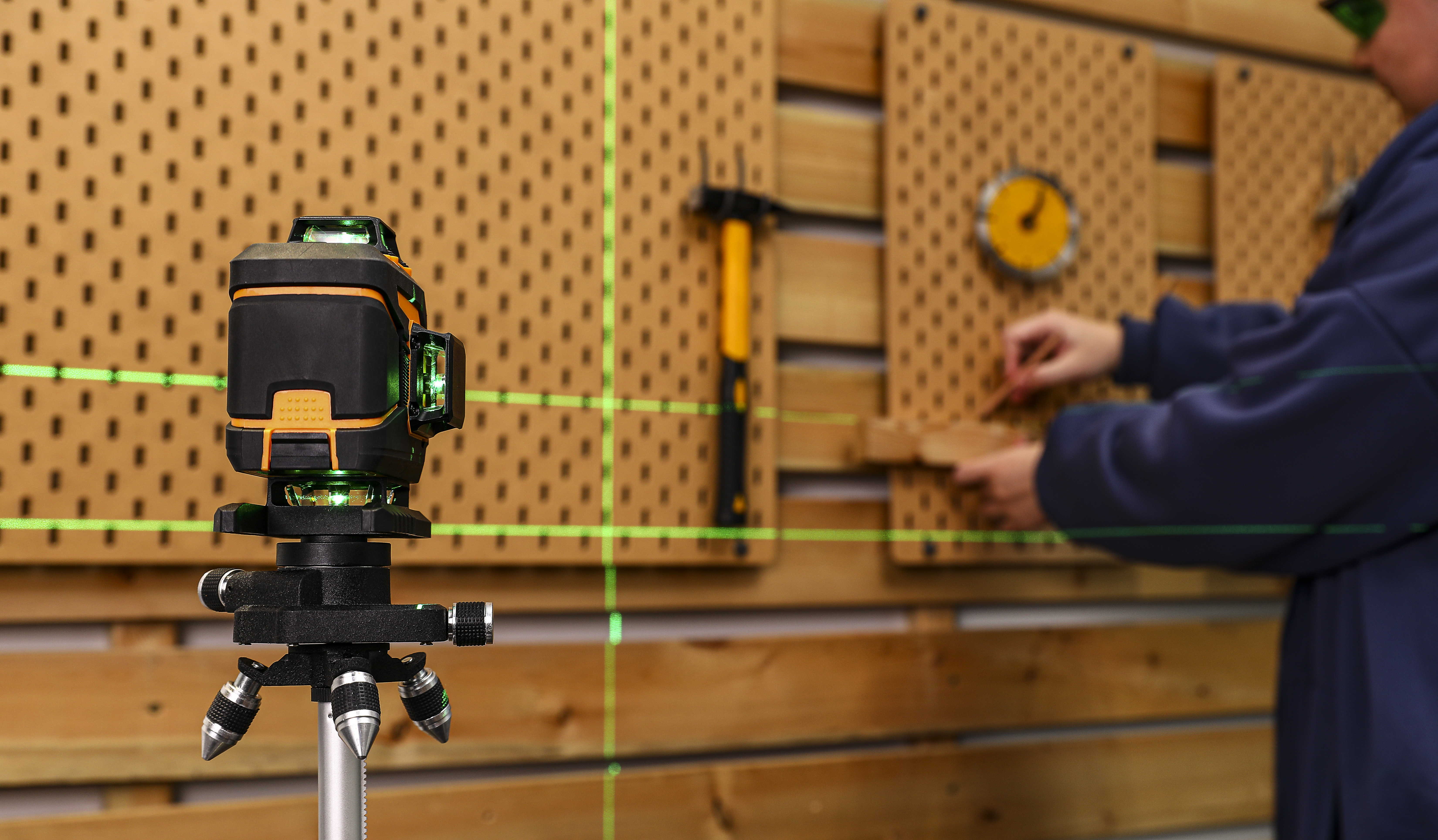 samopoziomowanie laserów krzyżowych 360 stopni